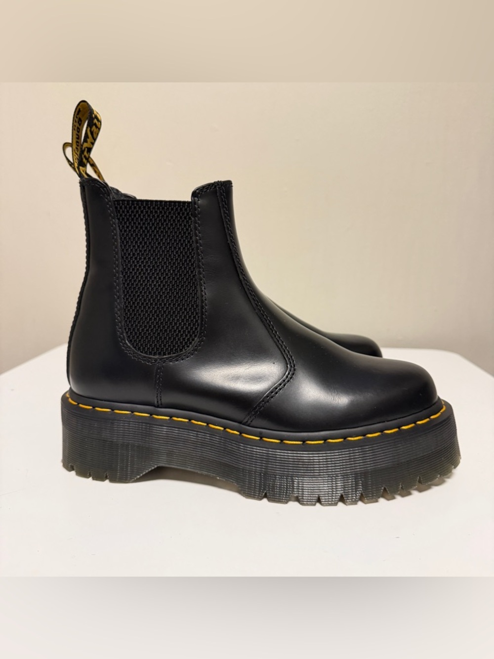 Dr. Martens 2976 Quad Smooth Leather Platform Chelsea Boots Women’s US 8 UK 6 - Picture 3 of 10